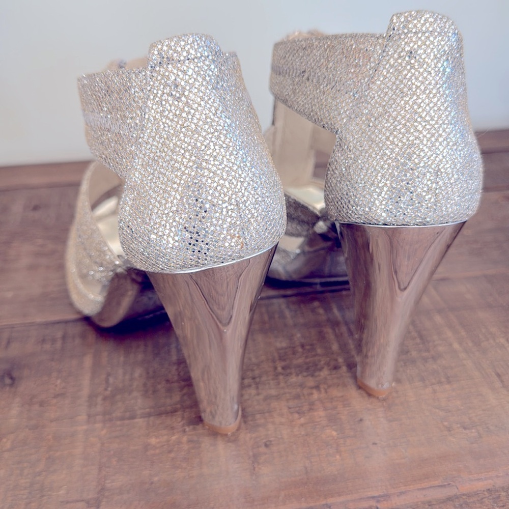 Michael Kors Silver Glitter Strappy Heels Sandals Size 9.5M - Picture 3 of 4